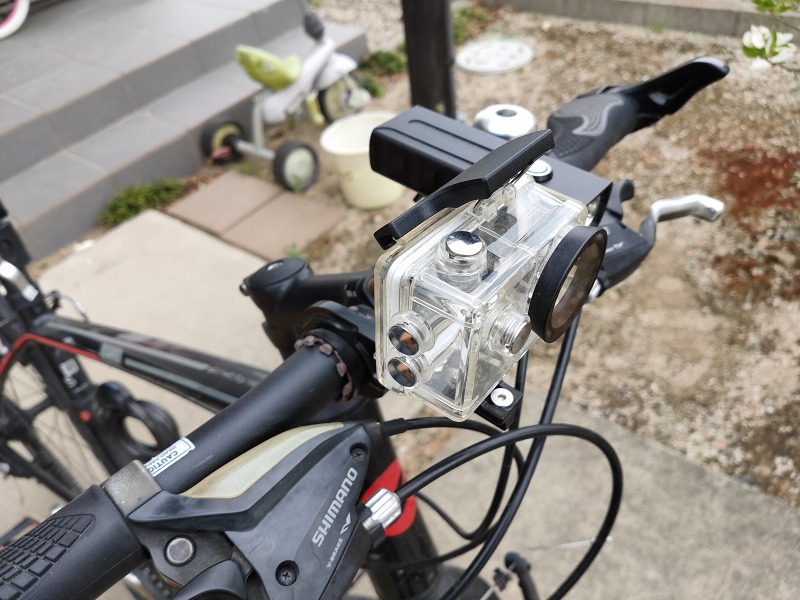 自転車用ドライブレコーダになるアクションカメラの取付方法 通勤に便利 初心者が始めるクロスバイク